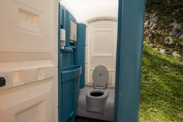 Best Portable restroom trailer rental  in Rock Island, IL